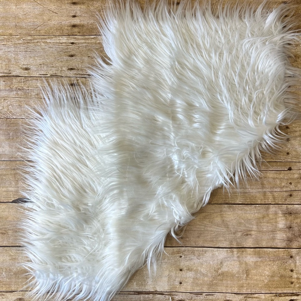 White Shaggy Faux Fur Rug Photo Backdrop Small Accent‎ Rug Plush Decor